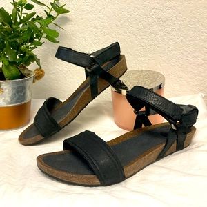 Teva Mahonia Stitch Sandal, black, size 8 US